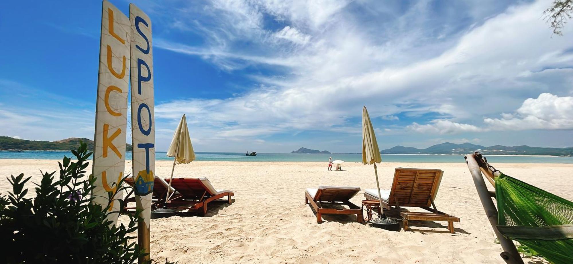Lucky Spot Beach Bungalow Song Cau ภายนอก รูปภาพ